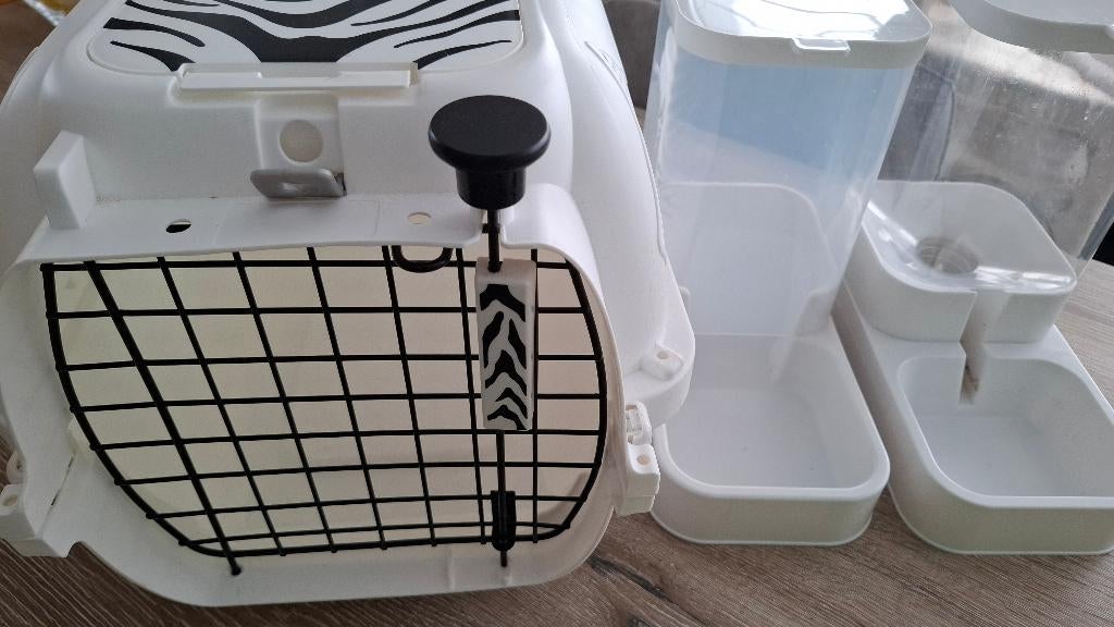 Kattenbench plus eet en drinkbak, Animaux & Accessoires, Nourriture & Abreuvoirs pour chats, Enlèvement, Comme neuf