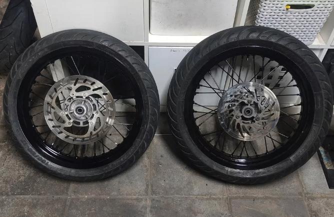 Yamaha DT50 15mm as velgen met banden en schijven, Fietsen en Brommers, Brommeronderdelen | Algemeen, Zo goed als nieuw, Overige typen