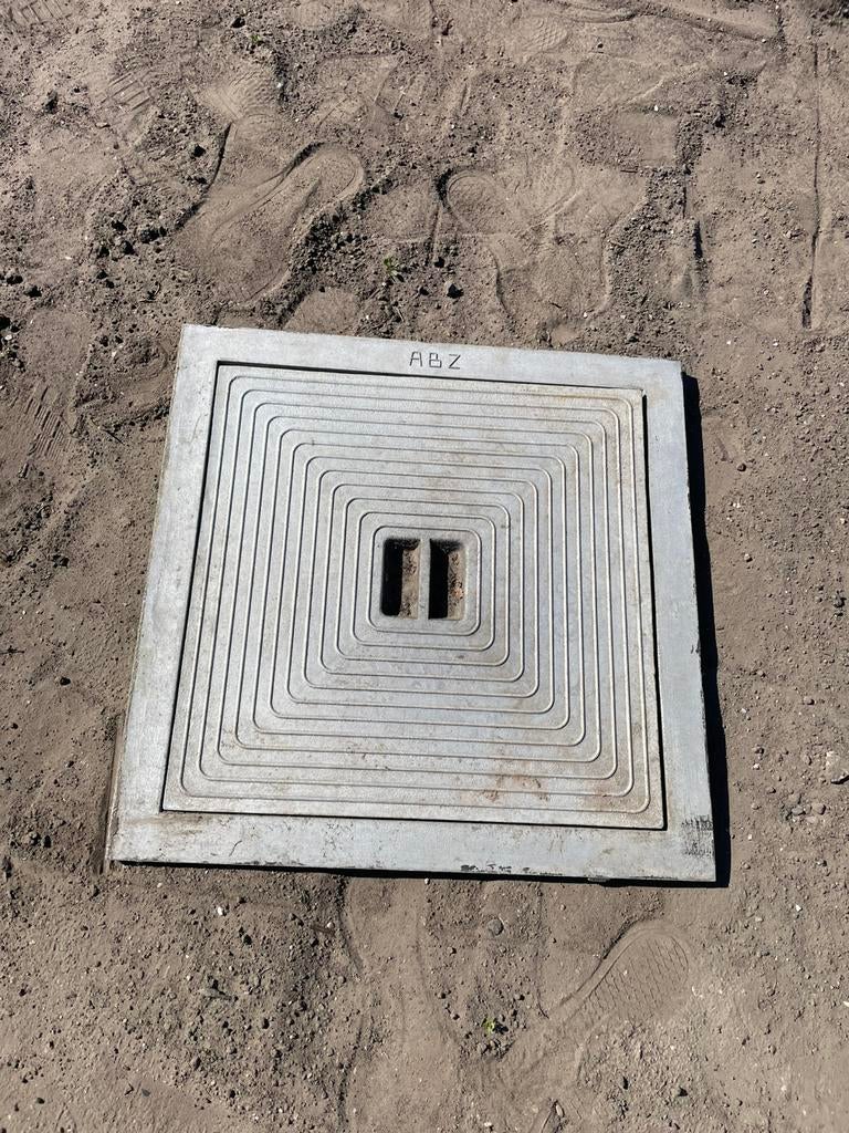 Enkel putdeksel aluminium 60 x 60, Ophalen, Zo goed als nieuw