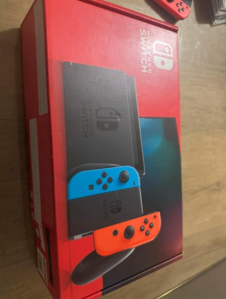 Nintendo Switch V2019, Games en Spelcomputers, Spelcomputers | Nintendo Switch, Gebruikt, Switch 2019 Upgrade, Met 2 controllers