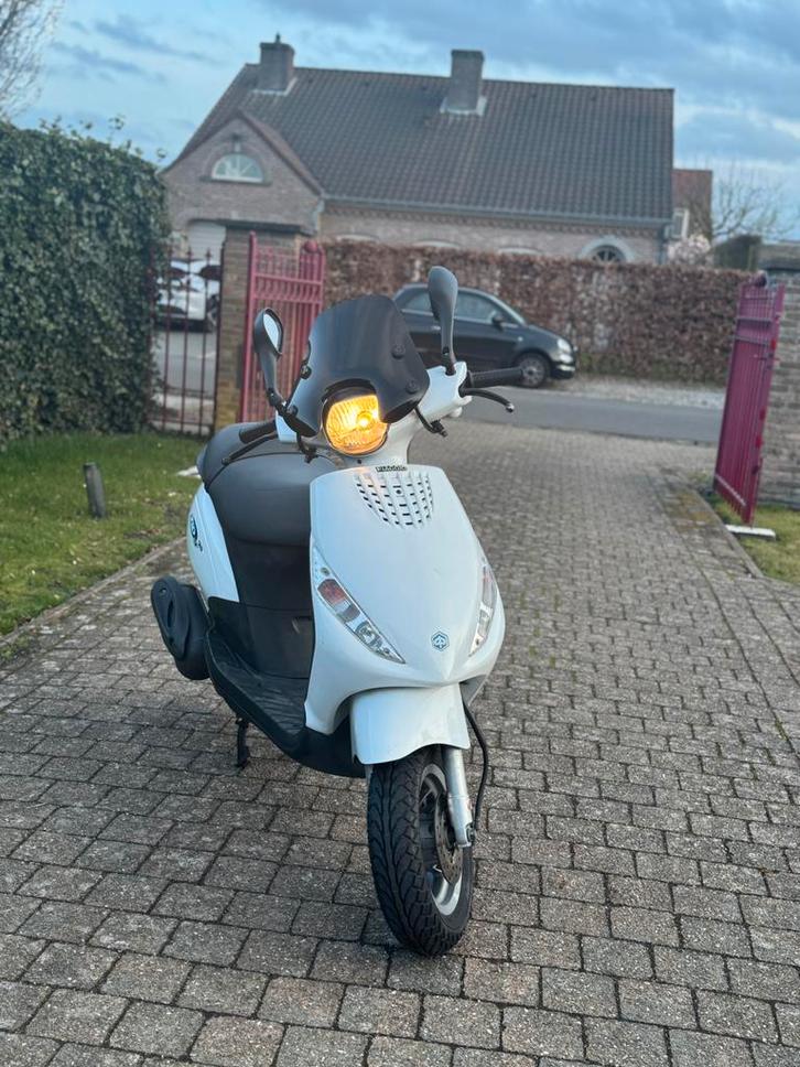 Piaggio Zip A klasse, Fietsen en Brommers, Scooters | Piaggio, Zo goed als nieuw, Zip, Klasse A (25 km/u), Benzine, Ophalen