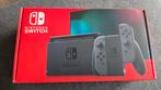 Nintendo switch 2019 versie, Games en Spelcomputers, Spelcomputers | Nintendo Switch, Ophalen, Zo goed als nieuw, Met 2 controllers