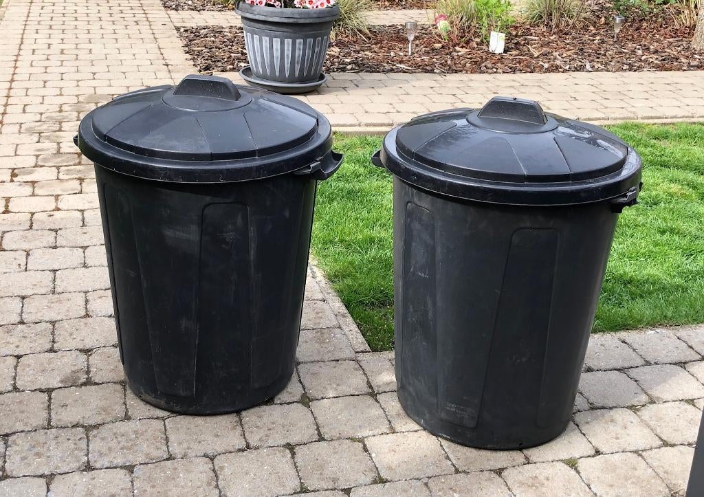2 zwarte tonnen 70 liter met deksel, Minder dan 75 liter, Ophalen, Gebruikt, Kunststof