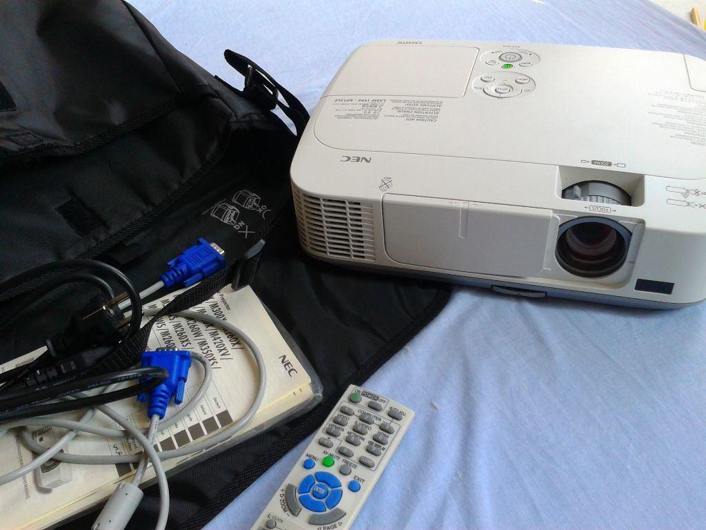 NEC M260 BEAMER - PRO-model - H.D.M.I., Audio, Tv en Foto, Beamers, Ophalen, Zo goed als nieuw, NEC