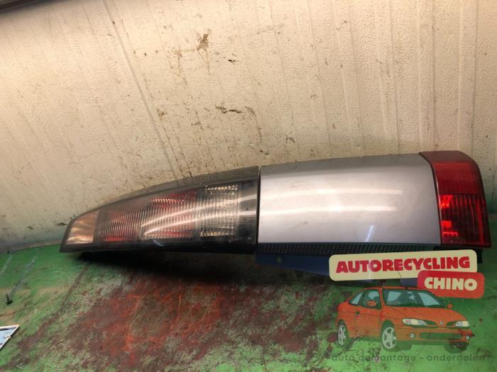 Feu arrière droit d'un Opel Meriva, Autos : Pièces & Accessoires, Éclairage, Opel, Utilisé, 3 mois de garantie, Enlèvement ou Envoi