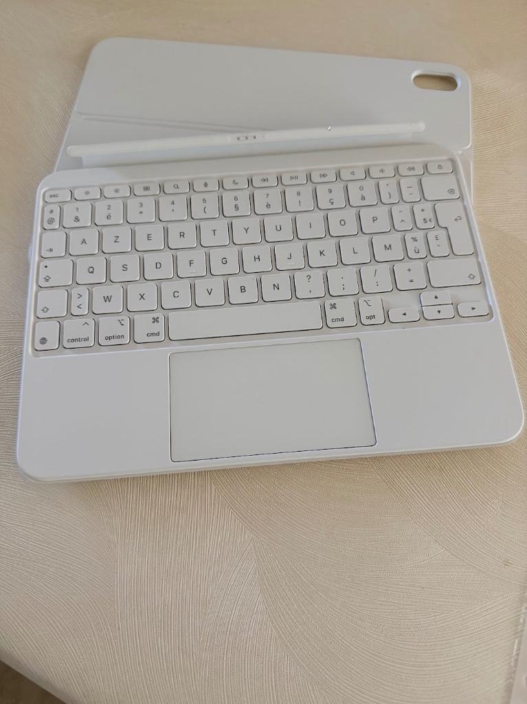 Apple magicKeyboard folio iPad azerty voor apple iPad 2025, Neuf, Apple iPad, 11 pouces, Enlèvement