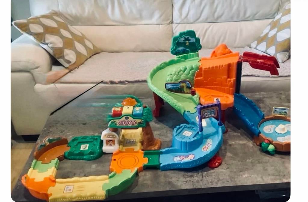 À saisir un grand circuit Tut Tut avec voitures, Enlèvement, Comme neuf, Circuit