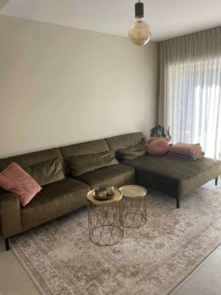 Groene velvet zetel, Ophalen