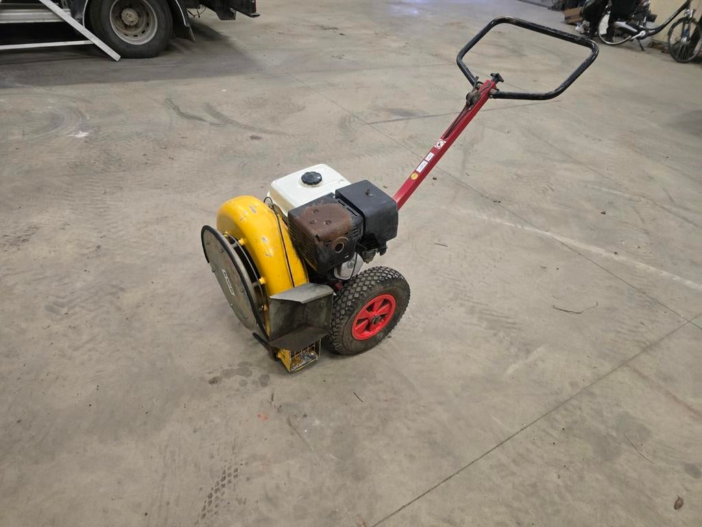 Rijdende bladblazer, Ophalen