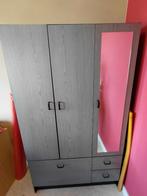 Vend dressing URGENT, Gebruikt, 100 tot 150 cm, 25 tot 50 cm, Dressing avec des couleurs sombre, pas grande ni petite