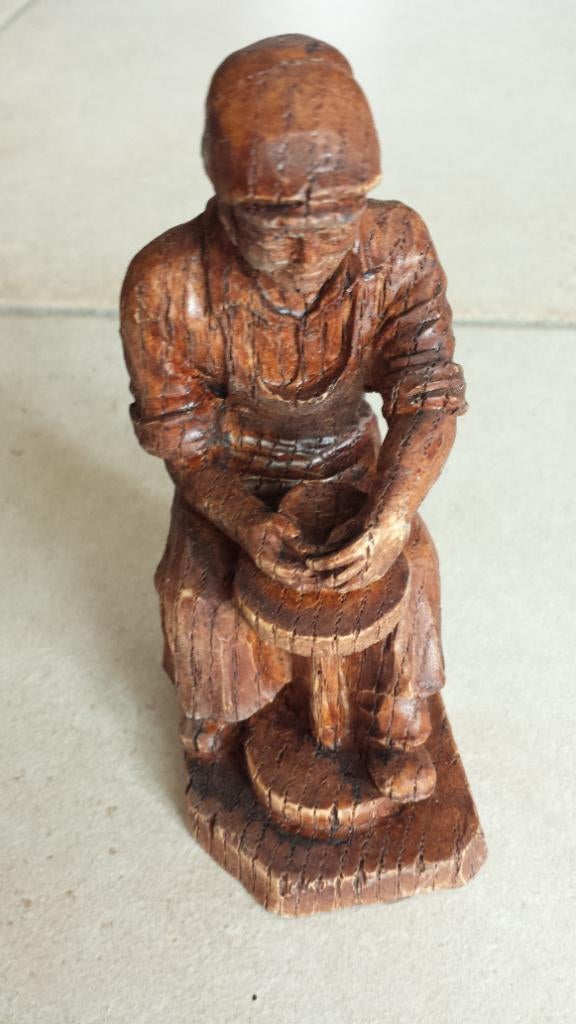 2 houten beeldjes, Antiek en Kunst, Kunst | Beelden en Houtsnijwerken, Ophalen of Verzenden, Hout, Houtsnijwerk