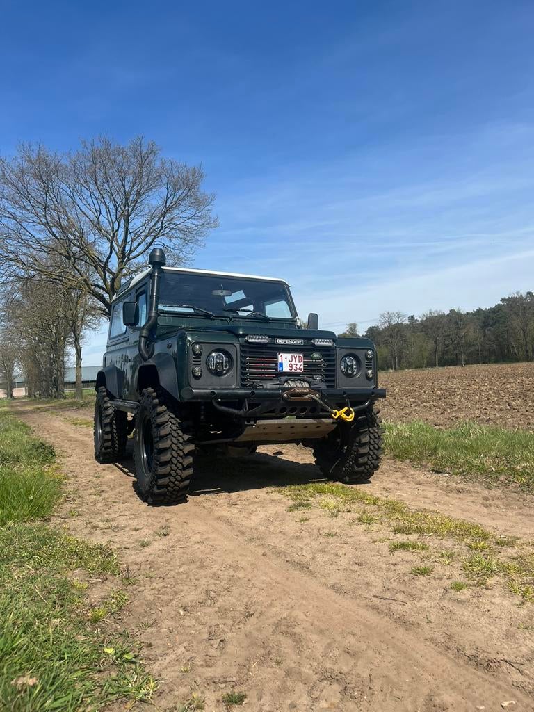 Defender 90 TD5, Autos, Land Rover, Particulier, 4x4, Bluetooth, Phares entièrement LED, Éclairage LED, Peinture métallisée, Toit panoramique