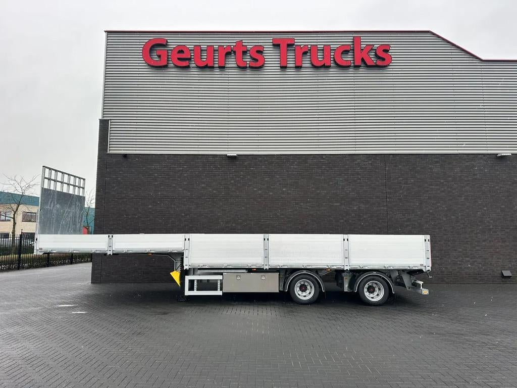 A&D BELGIE 2 ASSER SEMIE HYDRAULISCH GESTUURD (bj 2023), Auto's, Vrachtwagens, Aanhangers en Opleggers, Overige brandstoffen, Wit