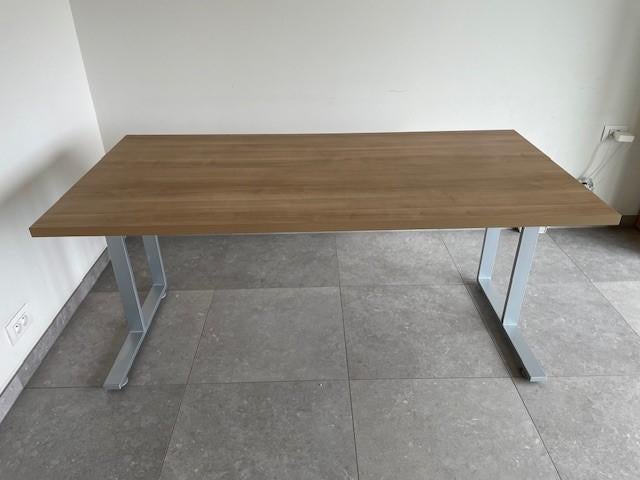 Bureau 160x80 Moet dringend weg !, Ophalen, Demontabel, Hout, Zo goed als nieuw