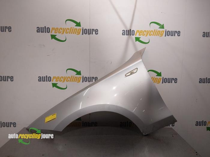 Aile avant gauche d'un BMW 1-Serie, Autos : Pièces & Accessoires, Carrosserie & Tôlerie, BMW, Utilisé, 3 mois de garantie