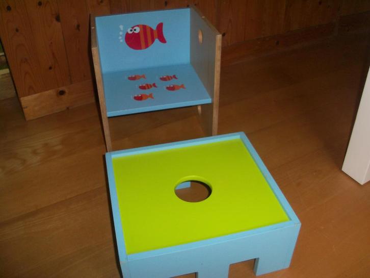 Stoel en tafel kasteel, Kinderen en Baby's, Kinderkamer | Tafels en Stoelen, Zo goed als nieuw, Tafel(s) en Stoel(en), Ophalen