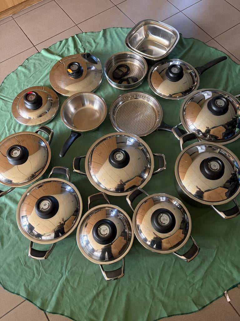 Amc pannen potten 2 snelkookdeksels 24 c 20c, Ophalen of Verzenden, Zo goed als nieuw