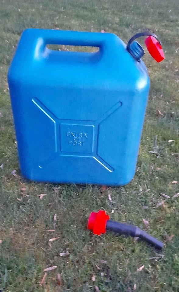 Jerrycan van 20 liter met tuit, Ophalen, Gebruikt