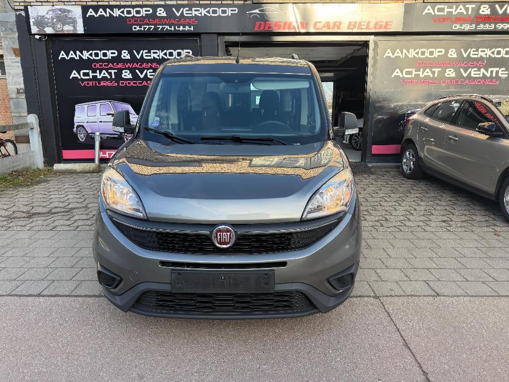 Fiat Doblo 1400essence 5Place airco année 2017, Autos, Camionnettes & Utilitaires, Argent ou Gris, Achat, Euro 6, Entreprise