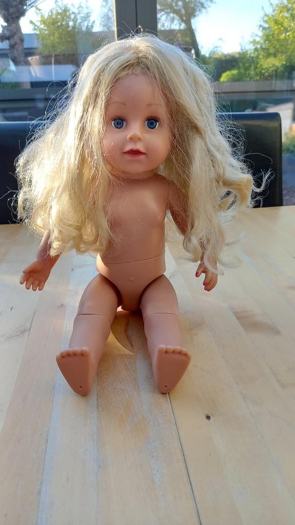 Pop met plooibare armen en benen, Enlèvement, Poupée