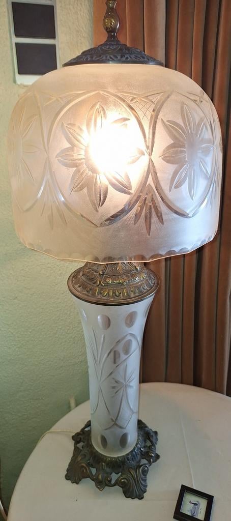 Grote tafellamp, Enlèvement