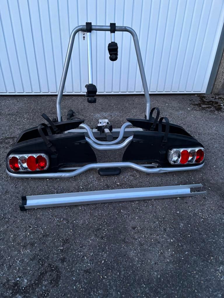 Fietsdrager Thule EP915 + oprijgoot, 2 ELEKTRISCHE fietsen, Ophalen, Gebruikt, 2 fietsen, Trekhaakdrager