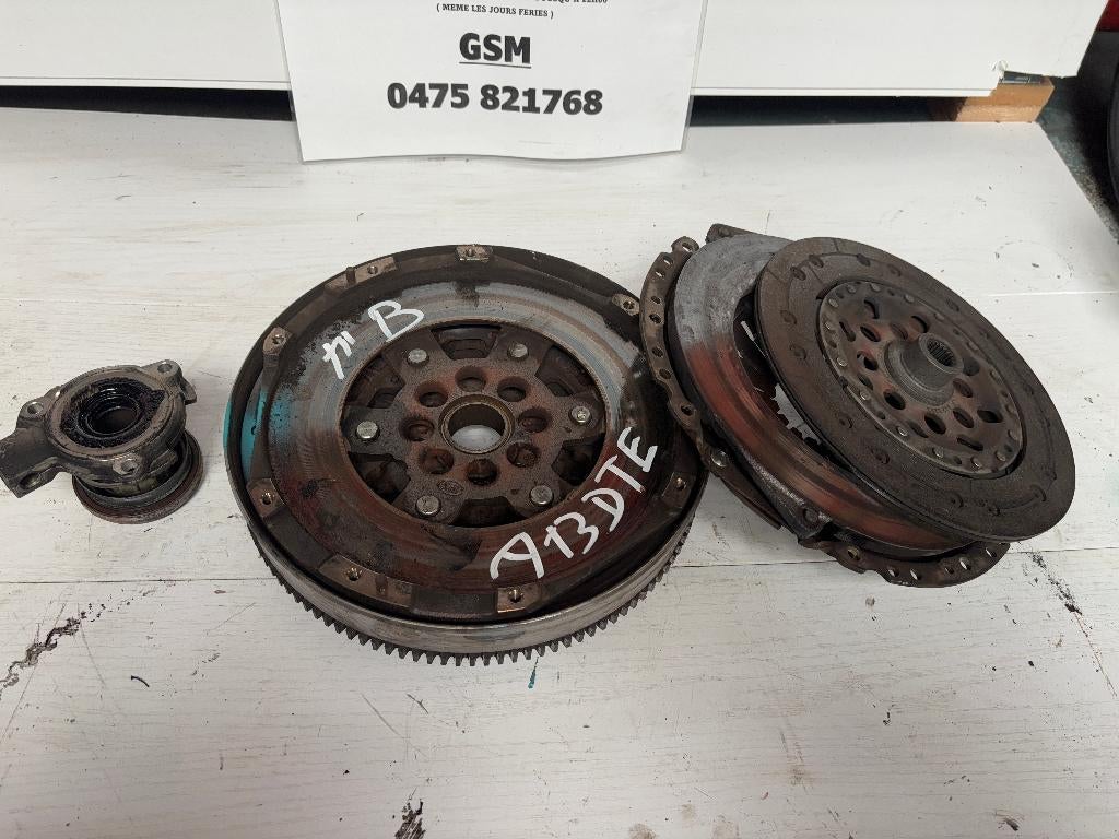 VOLANT MOTEUR BI MASSE OPEL MERIVA B 1300 TURBO DIESEL, Autos : Pièces & Accessoires, RUE BRIGADE PIRON 307, Enlèvement, Utilisé