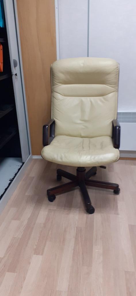 600€ voor 3 vintage fauteuils van leer en palissanderhout, Antiek en Kunst, Antiek | Meubels | Stoelen en Sofa's, Ophalen