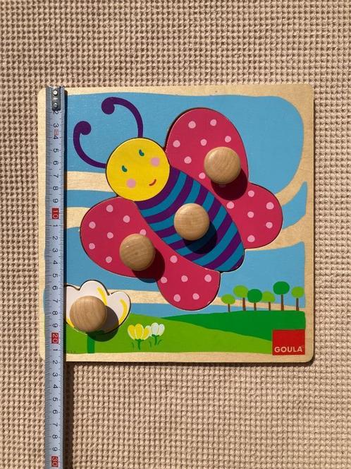 Houten puzzel vlinder Goula roos paars 22 cm, Kinderen en Baby's, Speelgoed | Houten speelgoed, Zo goed als nieuw, Overige typen