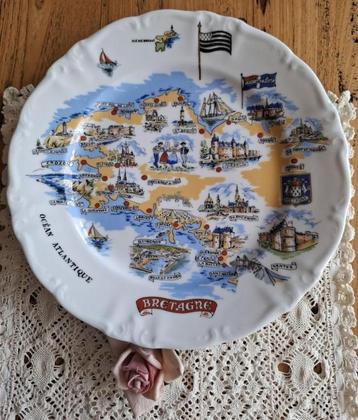 Vintage Frans porseleinen wandbord Bretagne beschikbaar voor biedingen