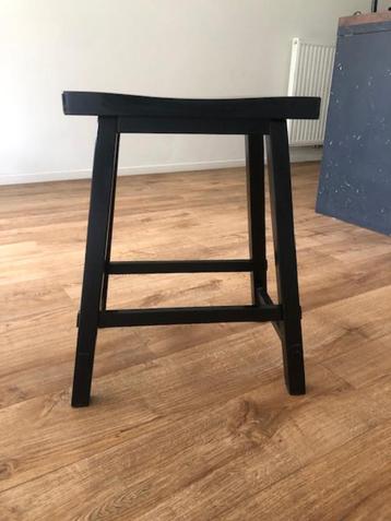 Barkrukken voor het keukeneiland, Ophalen