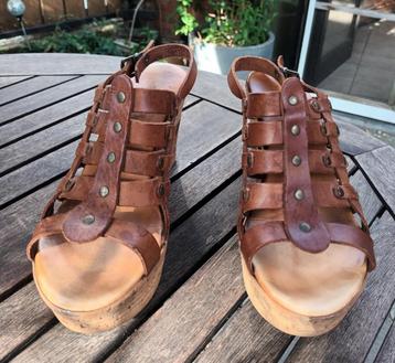 Sandales compensées cuir grec beschikbaar voor biedingen