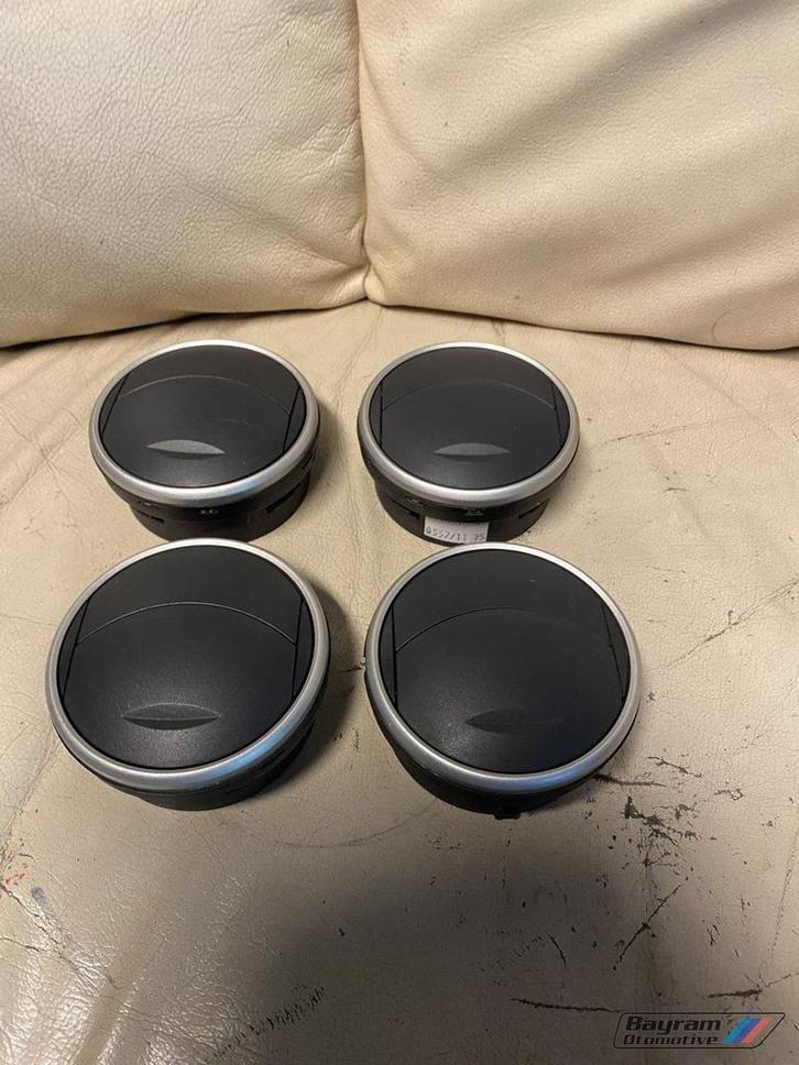 Seat Ibiza 6j luchtrooster 2008-2012 dashboard 6j0819110, Auto-onderdelen, Dashboard en Schakelaars, Seat, Gebruikt, Ophalen of Verzenden