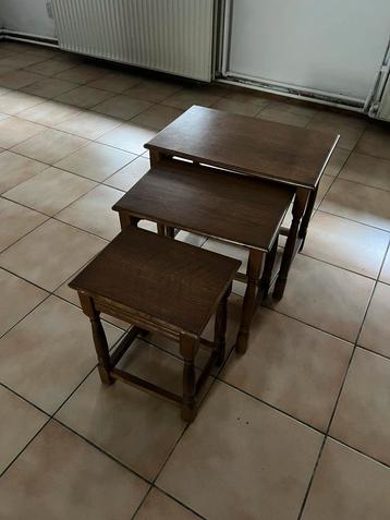 Table gigogne  beschikbaar voor biedingen
