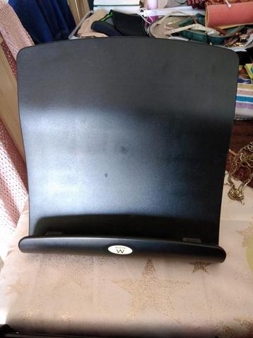 Zwarte PVC houder voor Tablet op Laptop. 30 cm op 30 cm. 
