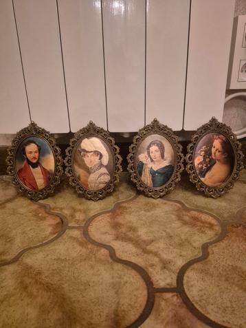 Set van 4 vintage wanddecoraties in zeer goede staat  beschikbaar voor biedingen