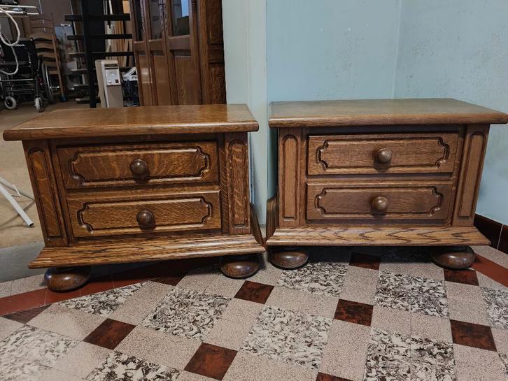 Twee houten nachttafels nachtkast eik, Huis en Inrichting, Slaapkamer | Nachtkastjes, Gebruikt, Minder dan 55 cm, 65 cm of meer