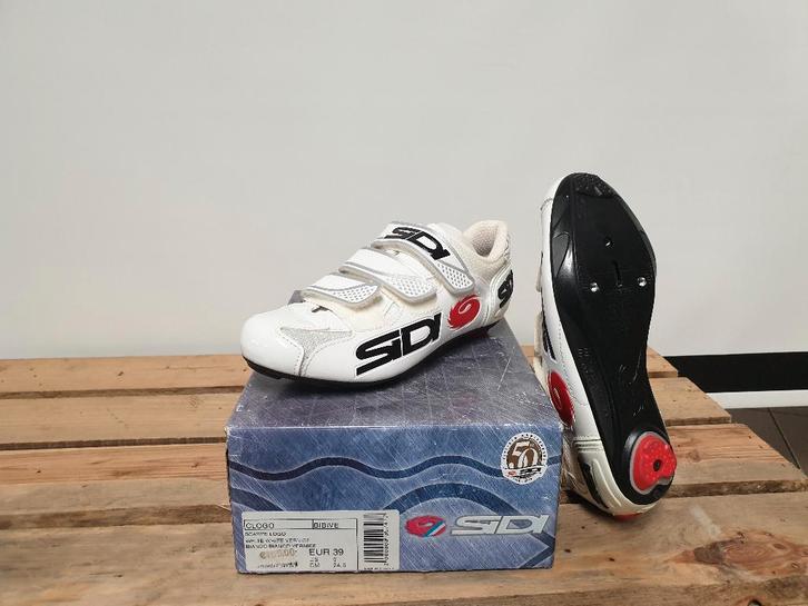 Sidi Scarpe Logo white white Maat 39 – Race, Fietsen en Brommers, Fietsaccessoires | Fietskleding, Nieuw, Dames, Heren, Kinderen