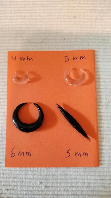 verschillende piercing juwelen beschikbaar voor biedingen