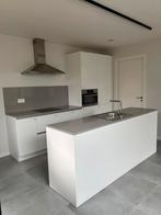 Witte keuken met inbouwtoestellen van AEG, Huis en Inrichting, Keuken | Complete keukens, Ophalen, Zo goed als nieuw, Wit, Composiet