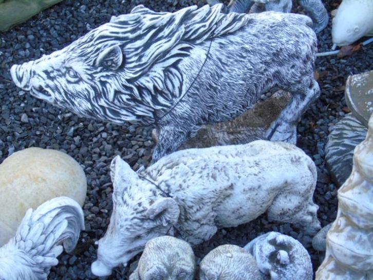 gepatineerde steen van groot wild zwijn, goede keuze!!!, Tuin en Terras, Tuinbeelden, Nieuw, Dierenbeeld, Steen, Ophalen