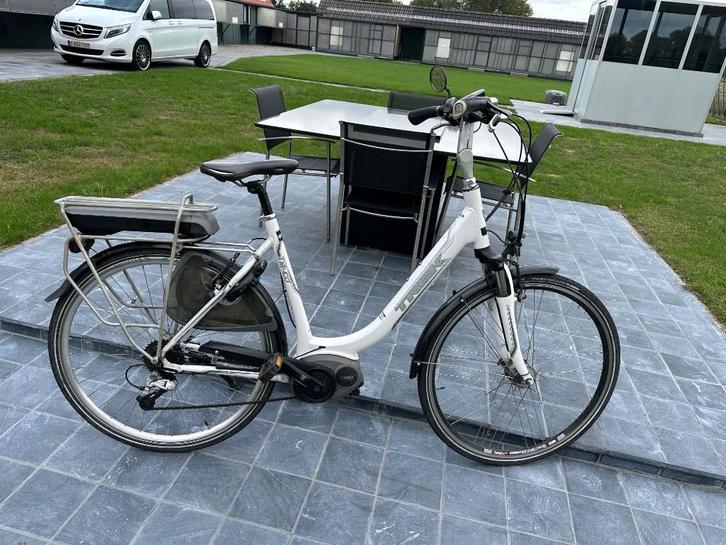 Electrische damesfiets Trek met middenmotor Bosch, Fietsen en Brommers, Elektrische fietsen, Gebruikt, Overige merken, 50 km per accu of meer