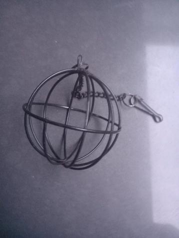 HOOIBAL: 8CM KETTING LENGTE: 10CM, Enlèvement, Comme neuf