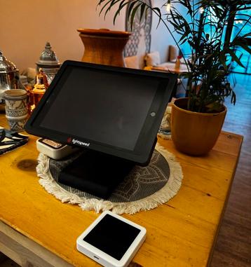 Ipad + houder beschikbaar voor biedingen