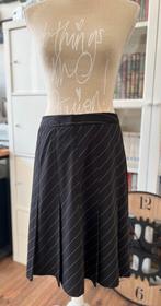 Jupe mi-longue plissée t.34, Vêtements | Femmes, Jupes, Comme neuf, Noir, Taille 34 (XS) ou plus petite, Street one