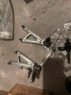 Repose pieds / calle pieds pour derbi gpr 50 / aprilia rs 50, Enlèvement ou Envoi