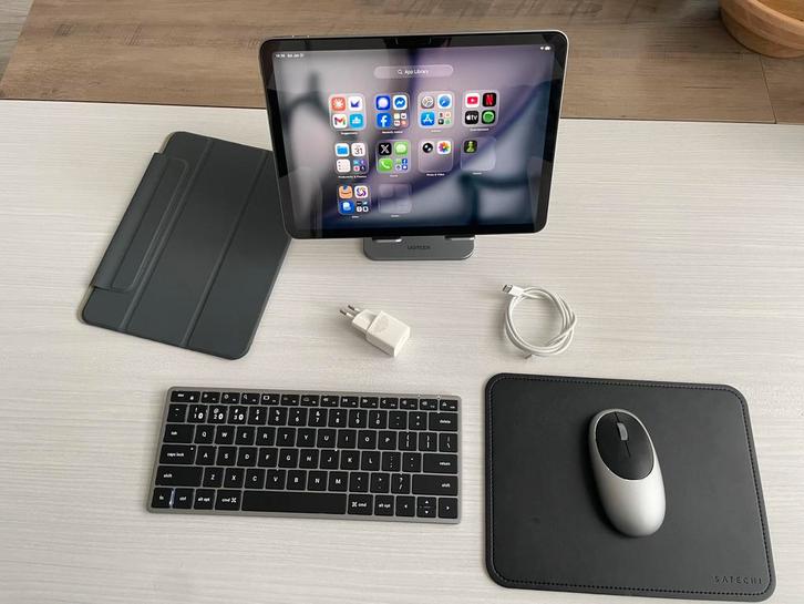 iPad Air 11" M2 (2024) 128GB - Desktop Workspace Setup, Computers en Software, Apple iPads, Zo goed als nieuw, Ophalen