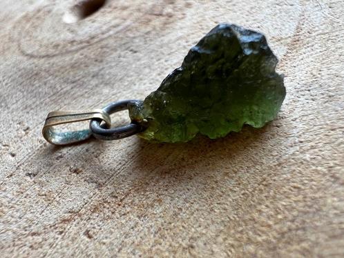 Bijoux pendentif Pierre naturelle Moldavite :, Bijoux, Sacs & Beauté, Pierres précieuses, Utilisé, Enlèvement ou Envoi