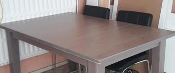 Zware degelijke Houten Tafel 148 lang, 95 breed en 76cm hoog beschikbaar voor biedingen