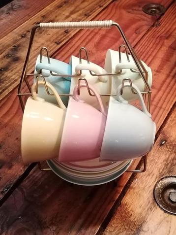 Rekje pastel kop en schoteltje, Regout, Maastricht, gracieus beschikbaar voor biedingen